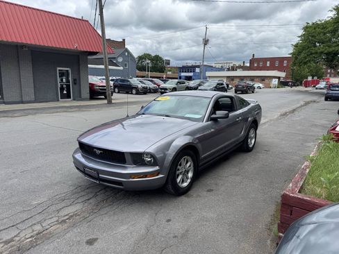 Used 2006 Ford Mustang Coupe RWD image 3