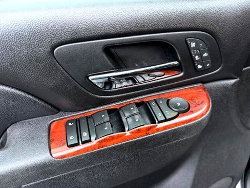 Used 2011 Chevrolet Avalanche LTZ image 22