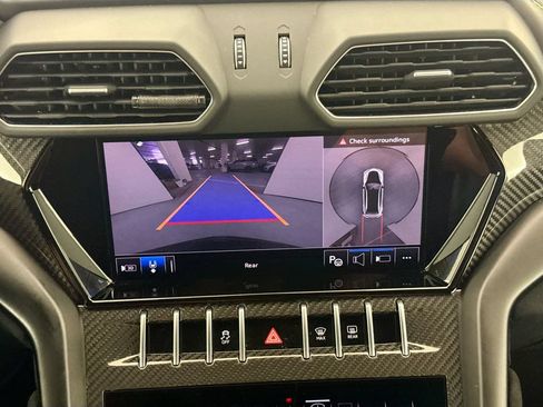 Used 2024 Lamborghini Urus Performante AWD/4WD image 14