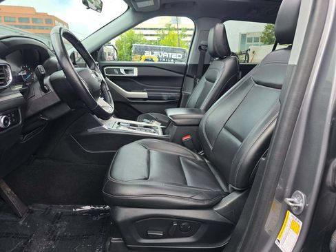 Used 2023 Ford Explorer XLT w/ Equipment Group 202A AWD/4WD image 2