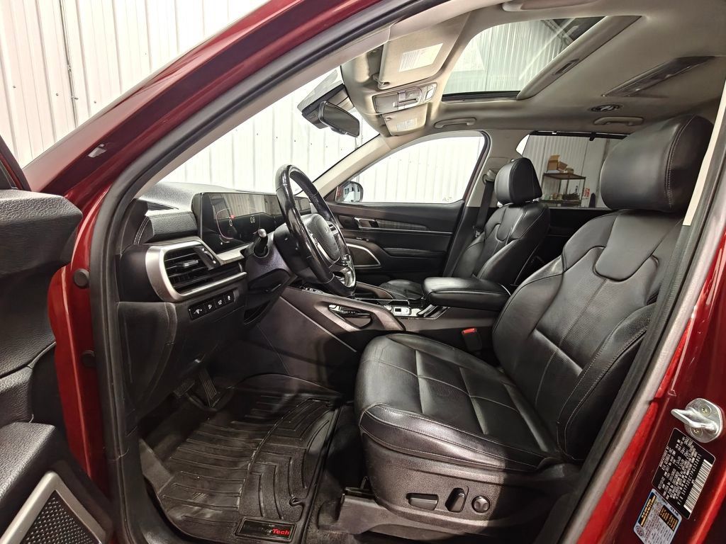 Used 2023 Kia Telluride EX w/ EX Captain's Chair Package AWD/4WD image 28