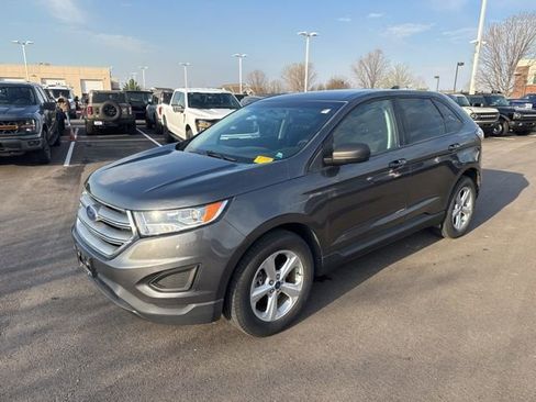 Used 2016 Ford Edge SE image 3