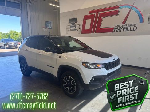 Used 2025 Jeep Compass Trailhawk AWD/4WD image 1
