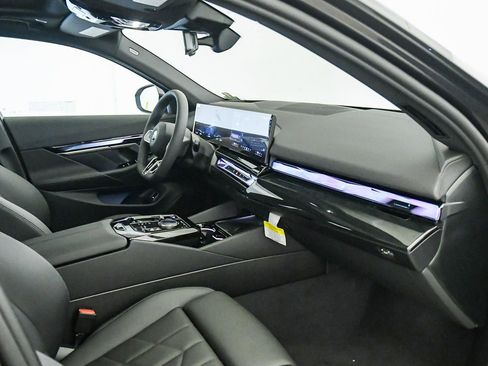 New 2026 BMW i5 eDrive40 w/ M Sport Package image 16