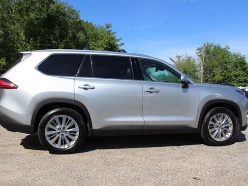 Used 2024 Toyota Grand Highlander AWD image 6