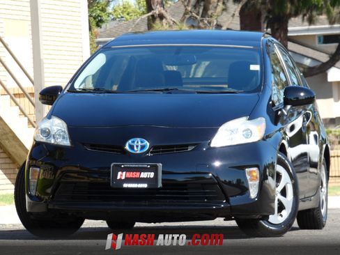 Used 2014 Toyota Prius Four w/ Solar Roof Package FWD image 4