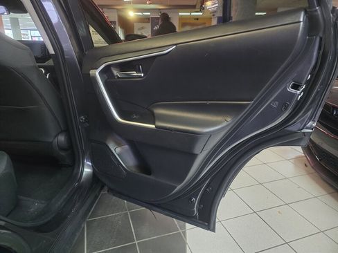 Used 2022 Toyota RAV4 XLE image 18