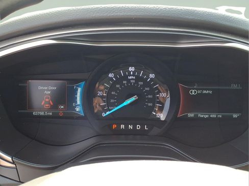 Used 2019 Ford Fusion SE FWD image 7