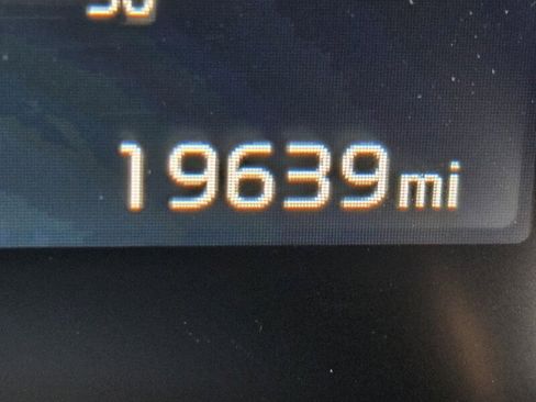 Used 2024 Kia Carnival EX image 24