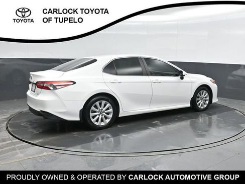 Used 2018 Toyota Camry LE image 3
