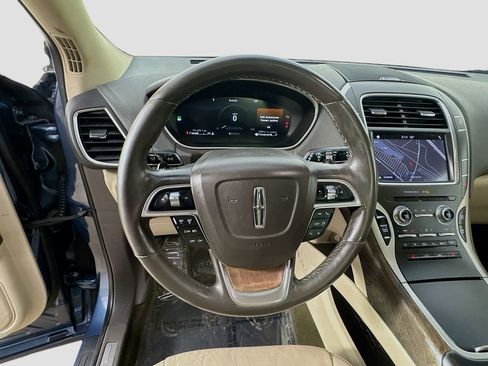 Used 2019 Lincoln Nautilus Select AWD/4WD image 13