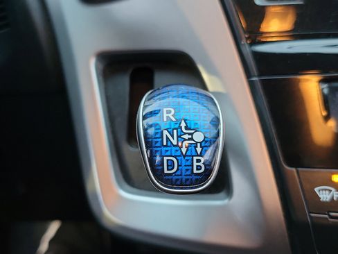 Used 2017 Toyota Prius V image 12