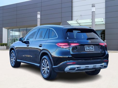 Used 2024 Mercedes-Benz GLC 300 4MATIC image 4