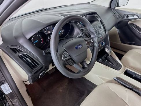 Used 2018 Ford Focus SE FWD image 7
