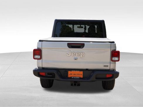 Used 2022 Jeep Gladiator Overland w/ Popular Equipment Package AWD/4WD image 6