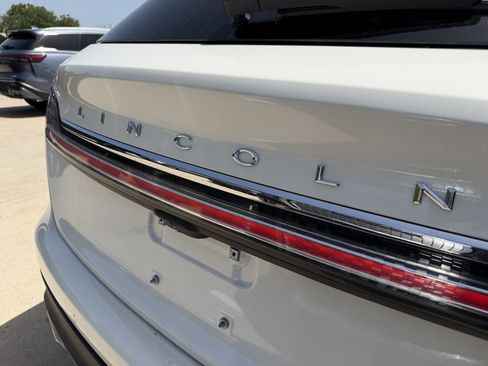 Used 2023 Lincoln Nautilus Reserve AWD/4WD image 32