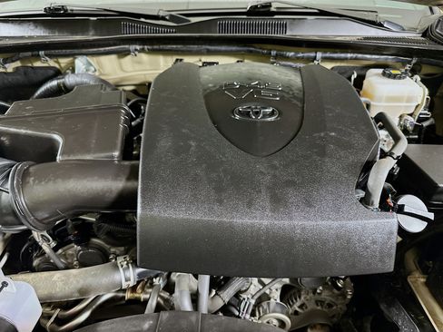 Used 2017 Toyota Tacoma TRD Off-Road image 32