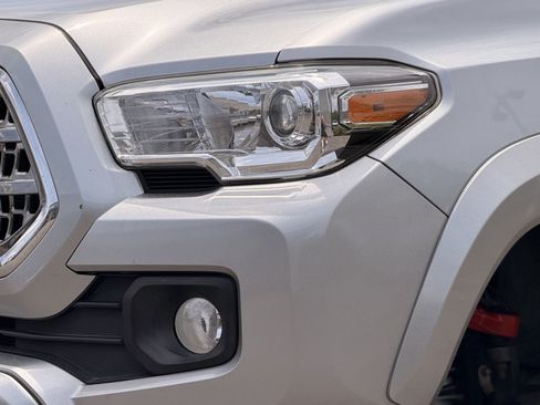 Used 2022 Toyota Tacoma SR5 w/ Technology Package RWD image 15