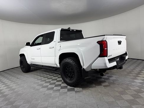 Used 2026 Toyota Tacoma SR5 AWD/4WD image 10