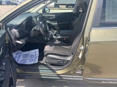 Used 2025 Subaru Outback Premium AWD/4WD image 17