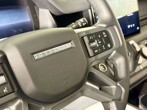 Used 2025 Land Rover Defender 110 X-Dynamic SE image 19