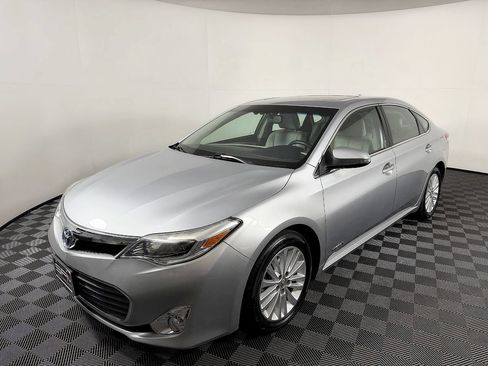Used 2015 Toyota Avalon Limited FWD image 2