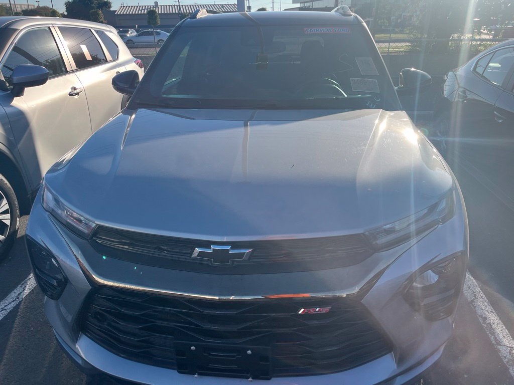 Used 2023 Chevrolet TrailBlazer RS w/ Convenience Package FWD image 2