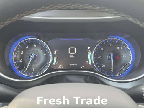 Used 2024 Chrysler Pacifica Touring-L image 14