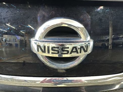 Used 2022 Nissan Leaf SV w/ SV Technology Package FWD image 8