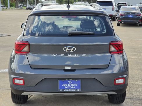 Used 2026 Hyundai Venue SEL FWD image 8