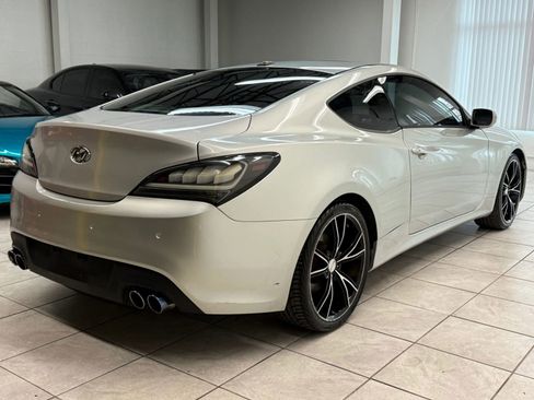 Used 2013 Hyundai Genesis 3.8 image 9