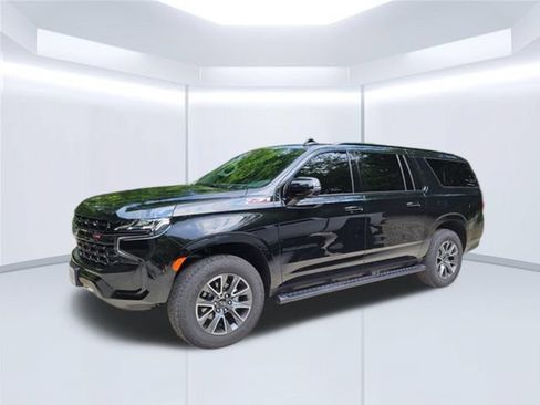 Used 2024 Chevrolet Suburban Z71 w/ Luxury Package AWD/4WD image 18