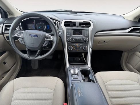 Used 2017 Ford Fusion SE image 10