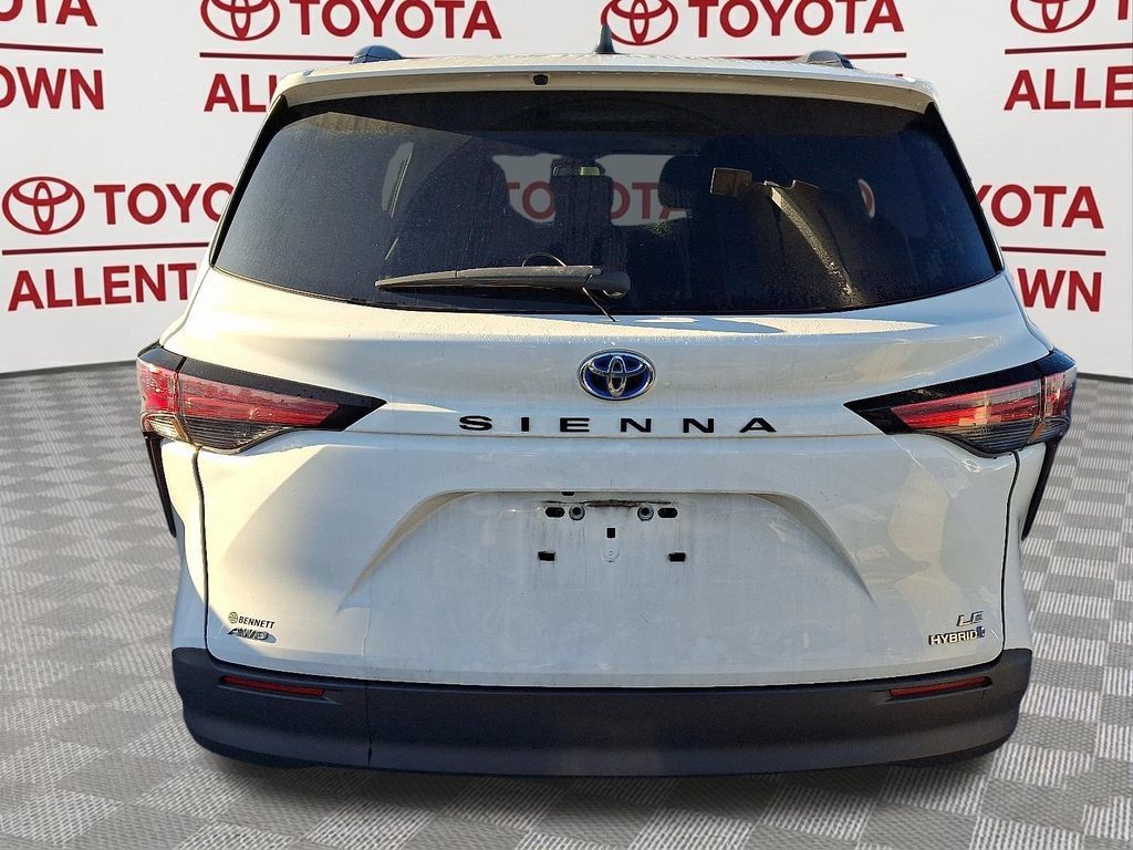 Used 2022 Toyota Sienna LE w/ LE Plus Package AWD/4WD image 5