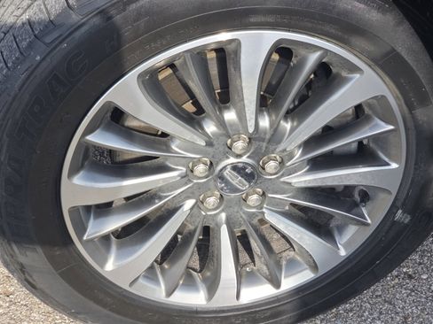 Used 2020 Lincoln Nautilus Premier w/ Equipment Group 101A image 8