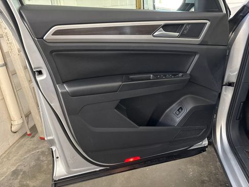Used 2018 Volkswagen Atlas SEL AWD/4WD image 16