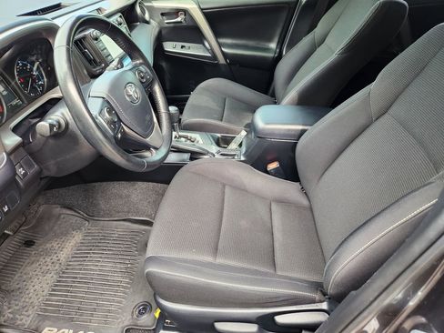 Used 2018 Toyota RAV4 XLE w/ Plus Extra Value Package AWD/4WD image 11