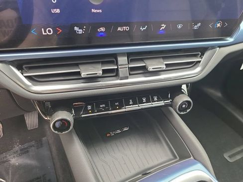 New 2026 Chevrolet Equinox EV LT w/ LPO, Blackout Package FWD image 34