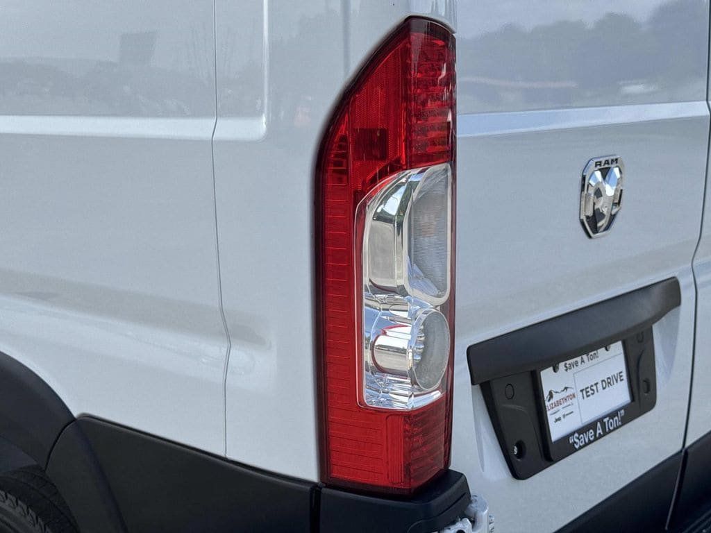 Used 2025 RAM ProMaster 2500 w/ Convenience Group FWD image 10