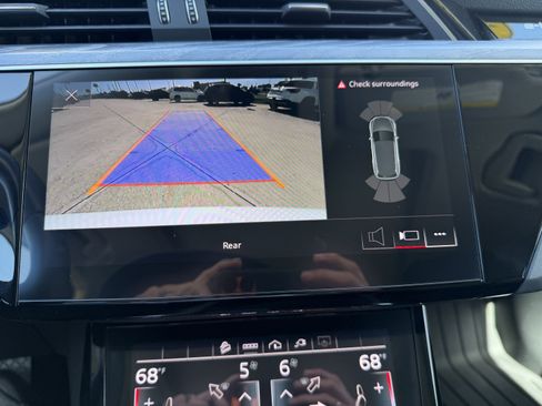 Used 2022 Audi e-tron Premium image 25