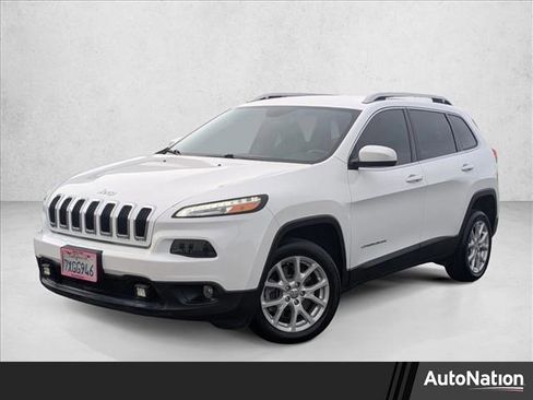 Used 2017 Jeep Cherokee Latitude w/ Comfort & Sound Group FWD image 1