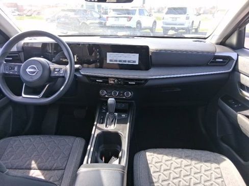 Used 2025 Nissan Kicks SV AWD/4WD image 9