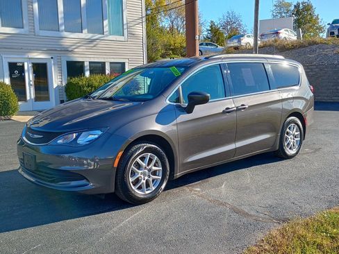 Used 2020 Chrysler Voyager Lxi image 1