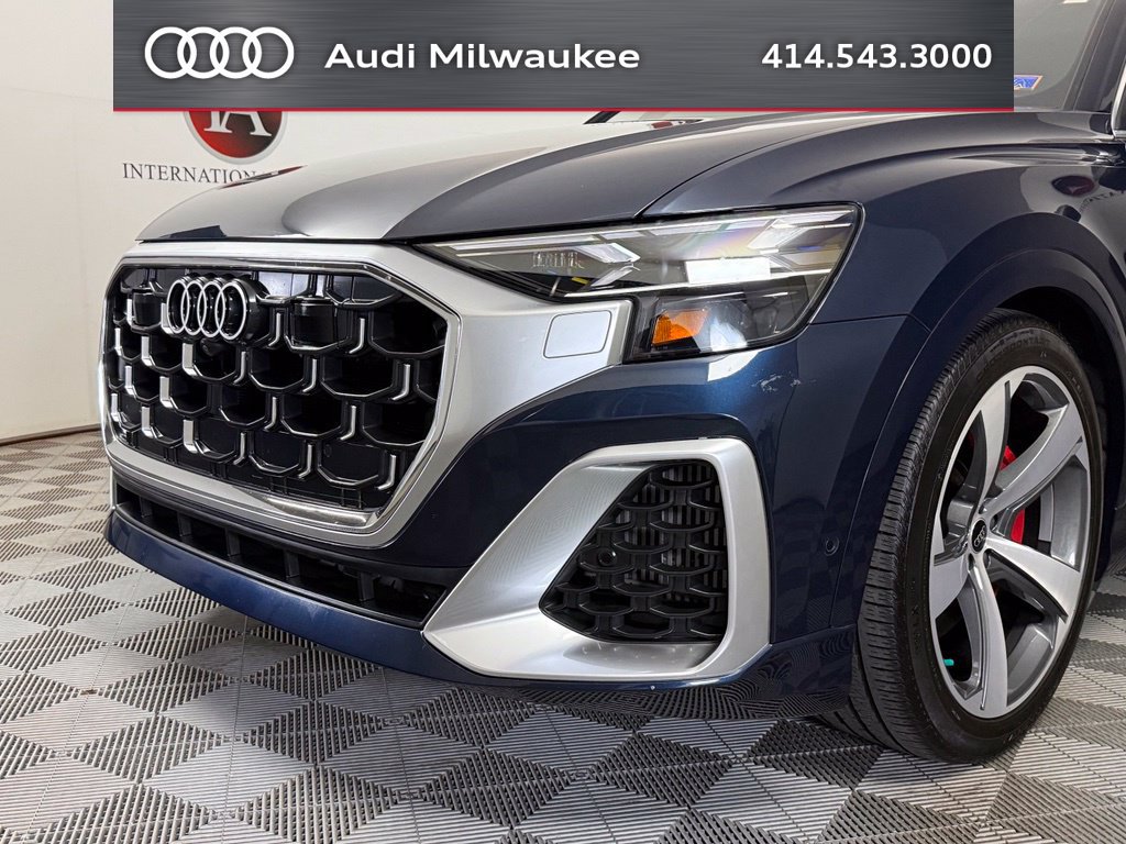 Used 2024 Audi SQ8 Prestige AWD/4WD image 9