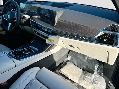 New 2026 BMW X7 xDrive40i w/ M Sport Package AWD/4WD image 25