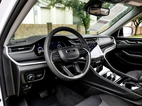 Used 2023 Jeep Grand Cherokee Laredo w/ Luxury Tech Group I image 26