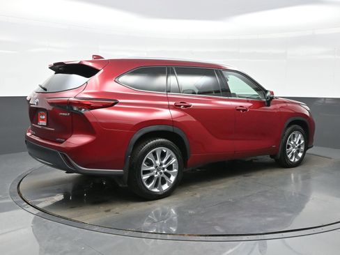 Used 2023 Toyota Highlander Limited image 6