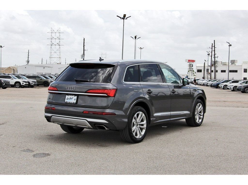 Used 2025 Audi Q7 3.0T Premium Plus AWD/4WD image 3
