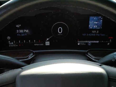 Certified 2023 Cadillac Escalade Premium Luxury image 21