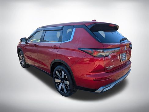 New 2025 Mitsubishi Outlander SE image 6
